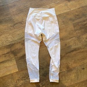 Lululemon Size 8 - great condition - mesh inserts